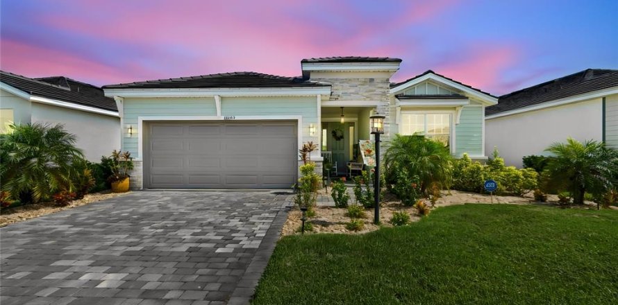 House in Lakewood Ranch, Florida 3 bedrooms, 171.31 sq.m. № 2202129