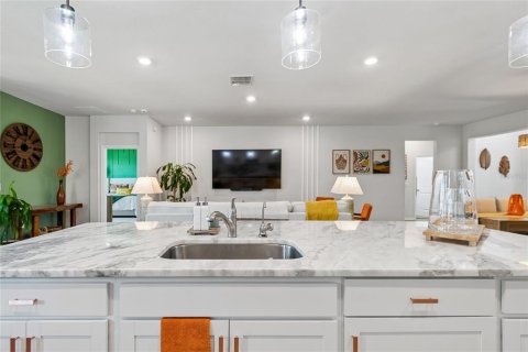 House in Lakewood Ranch, Florida 3 bedrooms, 171.31 sq.m. № 2202129 - photo 15