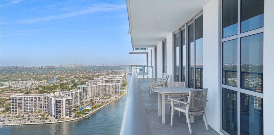 Condominio en Hollywood, Florida, 3 dormitorios № 1729879