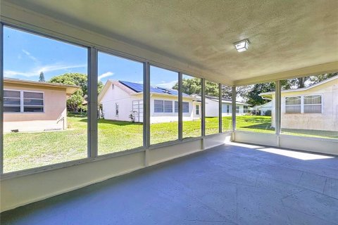 House in Port Richey, Florida 2 bedrooms, 102.84 sq.m. № 1905712 - photo 16