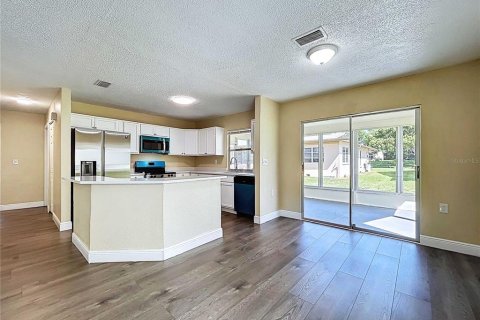 House in Port Richey, Florida 2 bedrooms, 102.84 sq.m. № 1905712 - photo 6