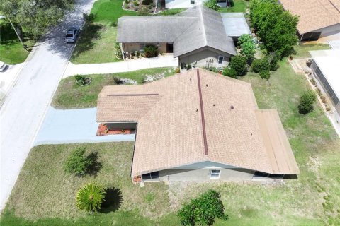 House in Port Richey, Florida 2 bedrooms, 102.84 sq.m. № 1905712 - photo 24