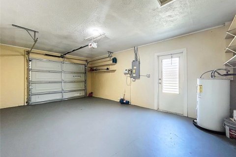House in Port Richey, Florida 2 bedrooms, 102.84 sq.m. № 1905712 - photo 17