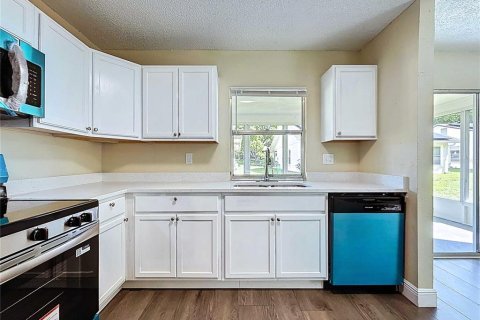 House in Port Richey, Florida 2 bedrooms, 102.84 sq.m. № 1905712 - photo 9