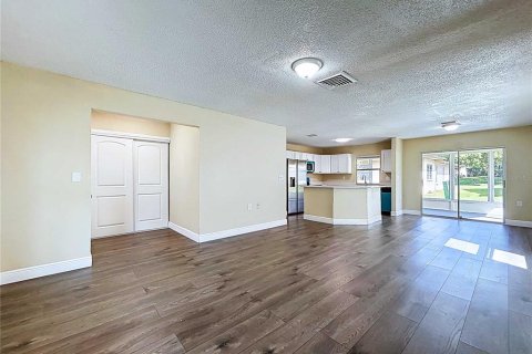 House in Port Richey, Florida 2 bedrooms, 102.84 sq.m. № 1905712 - photo 3