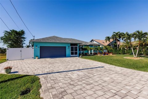 Casa en venta en Cape Coral, Florida, 3 dormitorios, 174.28 m2 № 1916970 - foto 4
