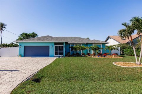 Casa en venta en Cape Coral, Florida, 3 dormitorios, 174.28 m2 № 1916970 - foto 1