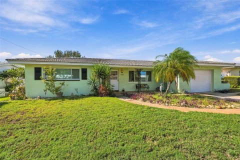 House in Seminole, Florida 2 bedrooms, 127.18 sq.m. № 2362511
