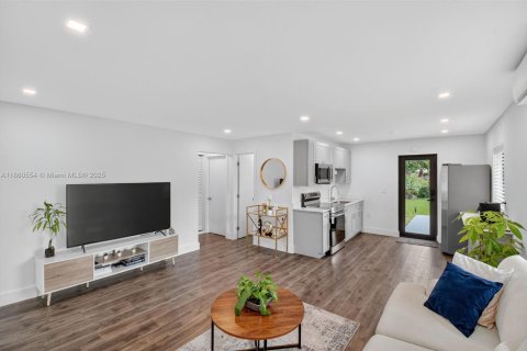 Casa en venta en North Miami, Florida, 2 dormitorios, 69.68 m2 № 1890115 - foto 6
