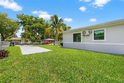 Casa en venta en North Miami, Florida, 2 dormitorios, 69.68 m2 № 1890115 - foto 17