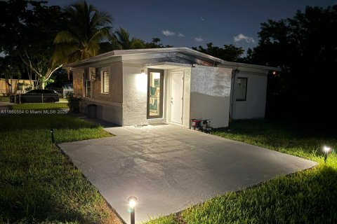 Casa en venta en North Miami, Florida, 2 dormitorios, 69.68 m2 № 1890115 - foto 25
