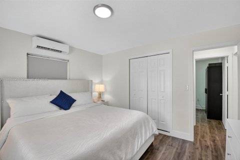 Casa en venta en North Miami, Florida, 2 dormitorios, 69.68 m2 № 1890115 - foto 11