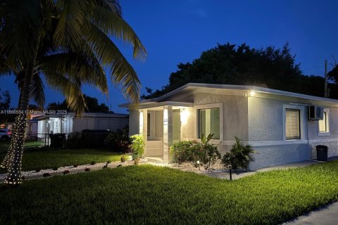 Casa en venta en North Miami, Florida, 2 dormitorios, 69.68 m2 № 1890115 - foto 24
