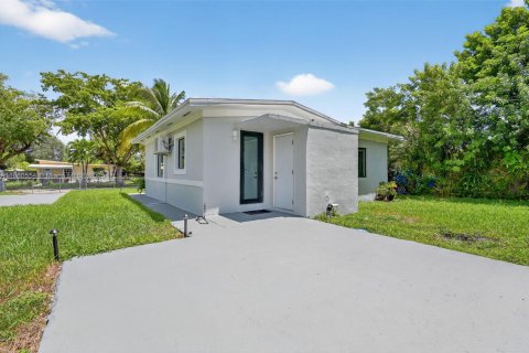 Casa en venta en North Miami, Florida, 2 dormitorios, 69.68 m2 № 1890115 - foto 15