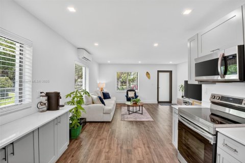 Casa en venta en North Miami, Florida, 2 dormitorios, 69.68 m2 № 1890115 - foto 9