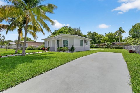 Casa en venta en North Miami, Florida, 2 dormitorios, 69.68 m2 № 1890115 - foto 3