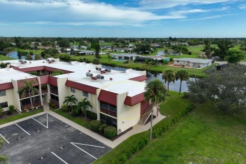 Купить кондоминиум в Ротонда, Флорида 6 комнат, 103.86м2, № 1909531 - фото 2