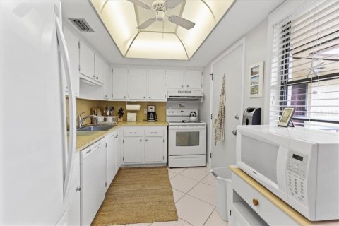 Купить кондоминиум в Ротонда, Флорида 6 комнат, 103.86м2, № 1909531 - фото 18