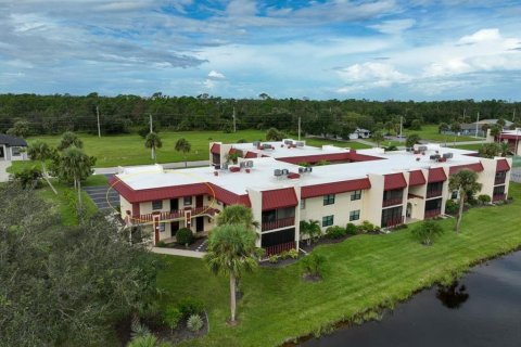 Купить кондоминиум в Ротонда, Флорида 6 комнат, 103.86м2, № 1909531 - фото 1
