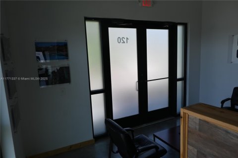 Commercial property in Orlando, Florida № 1867815 - photo 9