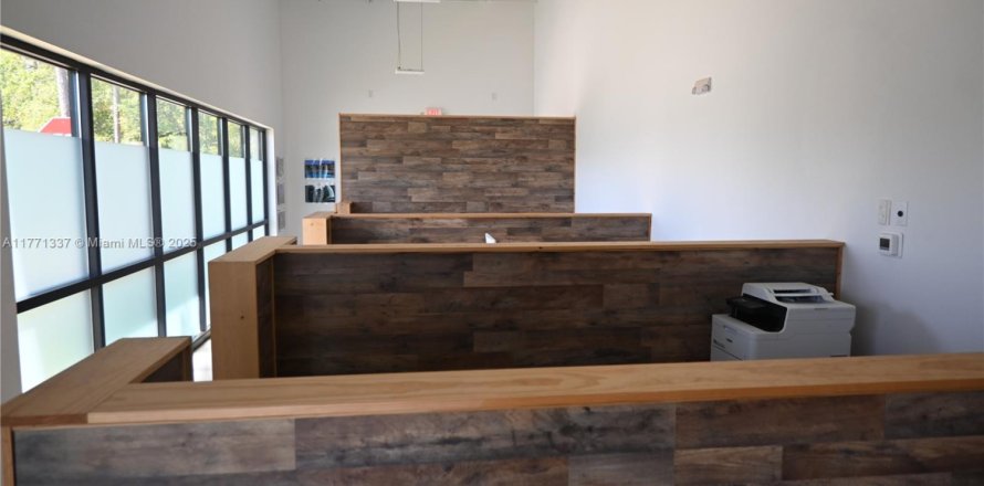Commercial property in Orlando, Florida № 1867815