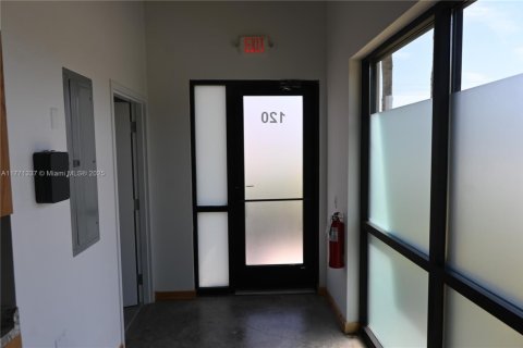 Commercial property in Orlando, Florida № 1867815 - photo 2