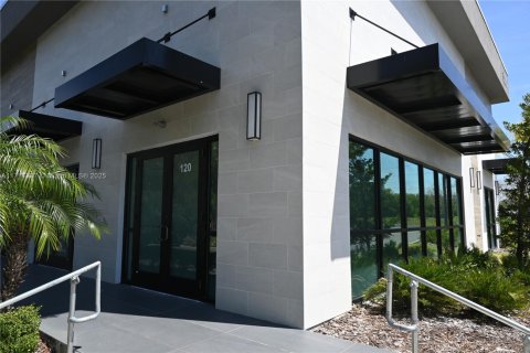 Commercial property in Orlando, Florida № 1867815 - photo 11