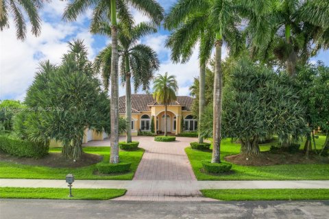 Villa ou maison à vendre à Davie, Floride: 6 chambres, 524.99 m2 № 2394541 - photo 2