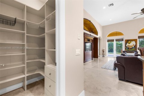 Villa ou maison à vendre à Davie, Floride: 6 chambres, 524.99 m2 № 2394541 - photo 21