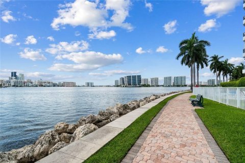Condominio en venta en Aventura, Florida, 1 dormitorio, 100.61 m2 № 1691911 - foto 15