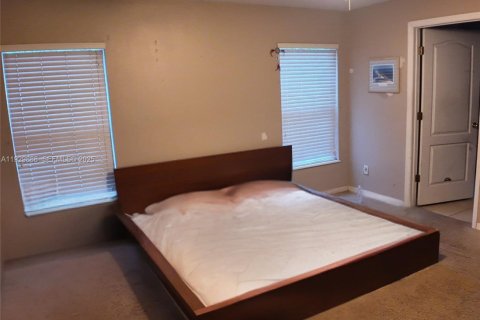 House in Orlando, Florida 4 bedrooms № 1988845 - photo 4