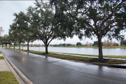 House in Orlando, Florida 4 bedrooms № 1988845 - photo 3