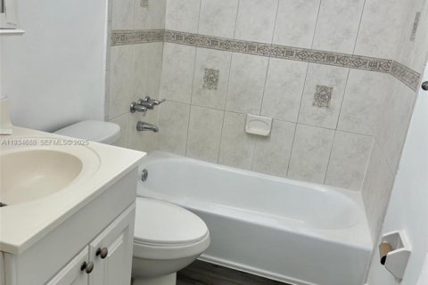 Apartamento en alquiler en Hallandale Beach, Florida, 1 dormitorio, 83.61 m2 № 1992851 - foto 8