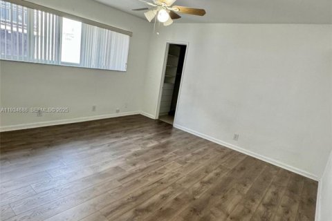 Apartamento en alquiler en Hallandale Beach, Florida, 1 dormitorio, 83.61 m2 № 1992851 - foto 6