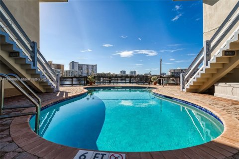 Apartamento en alquiler en Hallandale Beach, Florida, 1 dormitorio, 83.61 m2 № 1992851 - foto 11