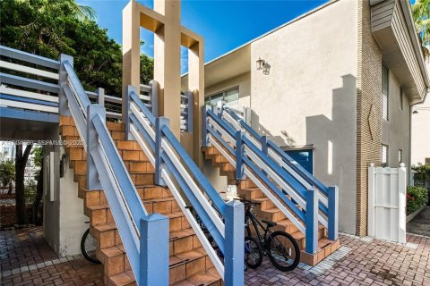 Apartamento en alquiler en Hallandale Beach, Florida, 1 dormitorio, 83.61 m2 № 1992851 - foto 10