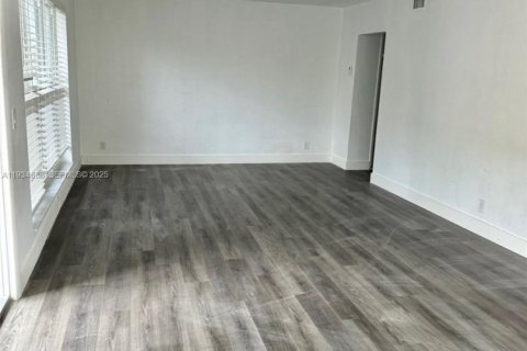 Apartamento en alquiler en Hallandale Beach, Florida, 1 dormitorio, 83.61 m2 № 1992851 - foto 2