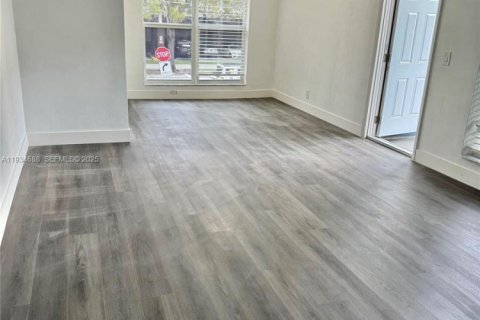 Apartamento en alquiler en Hallandale Beach, Florida, 1 dormitorio, 83.61 m2 № 1992851 - foto 4