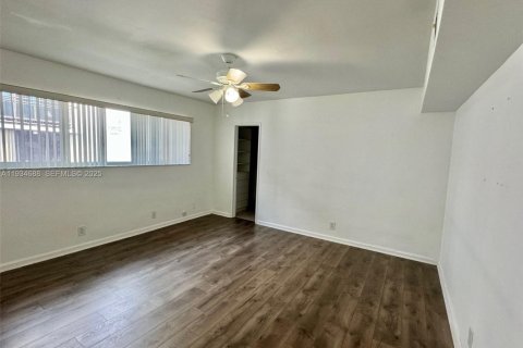 Apartamento en alquiler en Hallandale Beach, Florida, 1 dormitorio, 83.61 m2 № 1992851 - foto 3