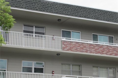Condo in Clearwater, Florida, 2 bedrooms  № 2218090 - photo 4