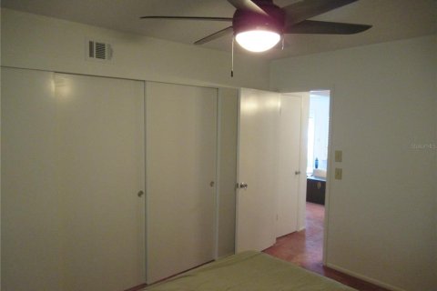 Condo in Clearwater, Florida, 2 bedrooms  № 2218090 - photo 17