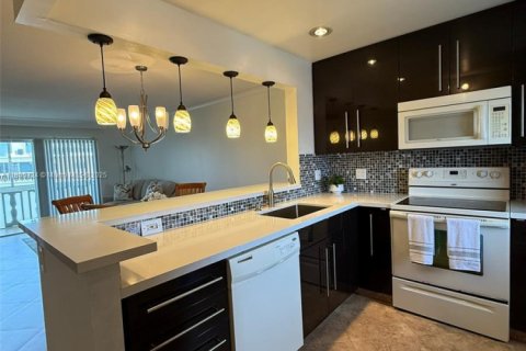 Condominio en venta en Hallandale Beach, Florida, 1 dormitorio, 78.69 m2 № 1865027 - foto 1