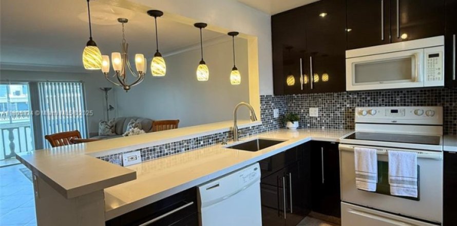 Condominio en Hallandale Beach, Florida, 1 dormitorio № 1865027
