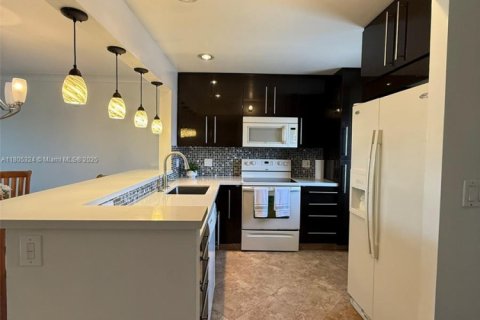 Condominio en venta en Hallandale Beach, Florida, 1 dormitorio, 78.69 m2 № 1865027 - foto 2
