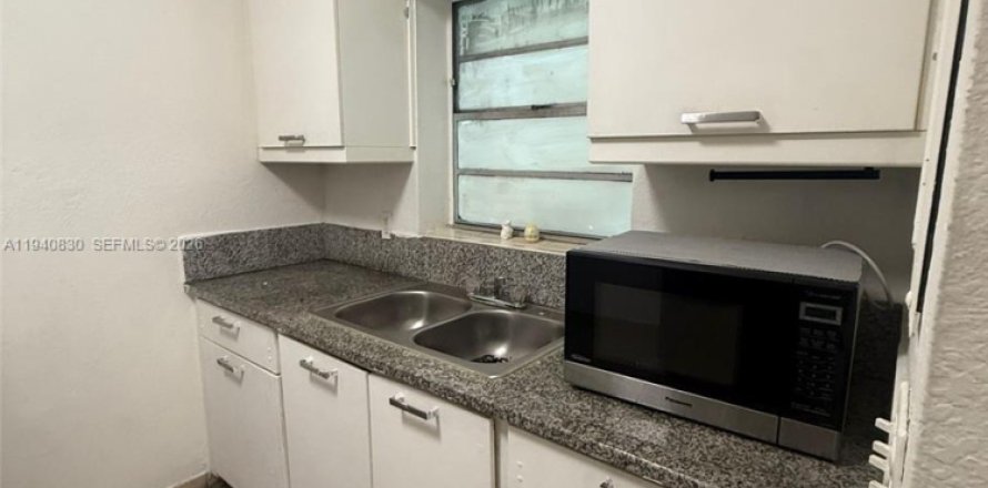 Villa ou maison à Miami, Floride 1 chambre, 241.08 m2 № 1998018