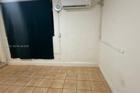 Villa ou maison à louer à Miami, Floride: 1 chambre, 241.08 m2 № 1998018 - photo 8