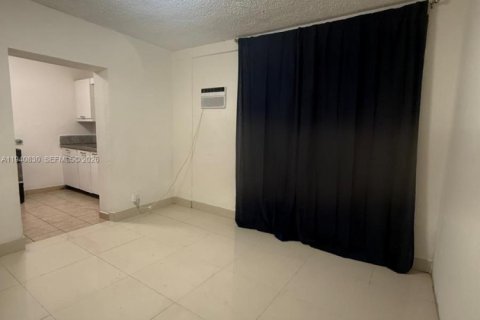 Villa ou maison à louer à Miami, Floride: 1 chambre, 241.08 m2 № 1998018 - photo 7