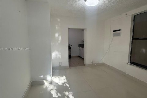 Villa ou maison à louer à Miami, Floride: 1 chambre, 241.08 m2 № 1998018 - photo 6