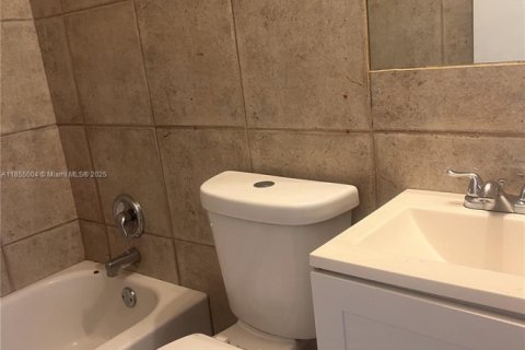 Снять в аренду виллу или дом в Норт-Майами, Флорида 3 спальни, 267.56м2, № 1962916 - фото 5