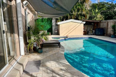 Снять в аренду виллу или дом в Норт-Майами-Бич, Флорида 3 спальни, 129.97м2, № 2047772 - фото 3